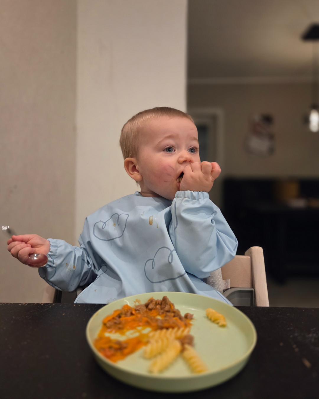 Trollefant Ruokalappu hihoilla – 2 kpl, sininen