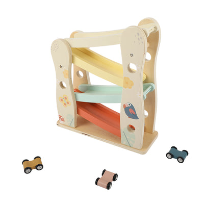 Puinen autorata rampeilla